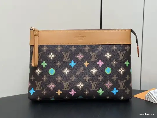 WIS LOUIS SOUPLE-32*21*8CM POCHETTE VOYAGE VUITTON 0531